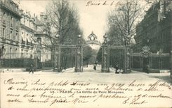 Paris CPA the grid of the park heap