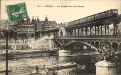 Paris CPA La passerelle de Passy (metro)
