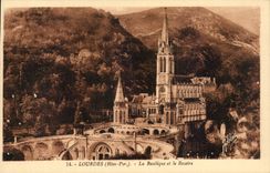 Lourdes - the Basilica and Rosary - CPA