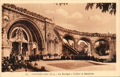 Lourdes - the Basilica - During Blessing CPA