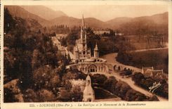 Lourdes - the Basilica and the Monument of Recognition CPA