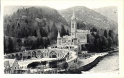 Lourdes - Basilica - Overall picture - CPA