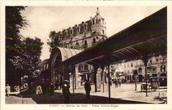 Vichy - Entree du Parc - Place Victor Hugo CPA 