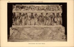 CPA Paris Museum of the Louvre Sarcophagus of new the Muses