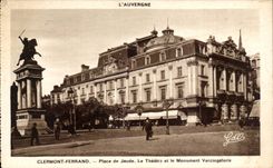 Orte Clermont-ferrandCPA von Jaude das Theater und das Vercingetorix Denkmal