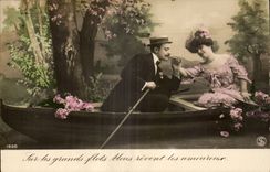 Fantaisie - Couple - floating romantic boat - CPA 