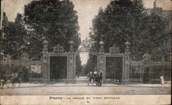 Paris CPA the grid of the park Heap