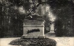 Layered branches CPA Garnier Garden