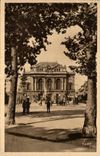 CPA Montpellier la place de la comedie et le theatre