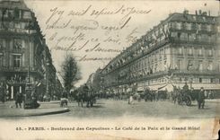 Paris CPA Boulevard des CApucines Le cafe de la Paix et le grand hotel