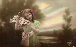 Fantasy - Child - Little Girl with tennis shoe off daisies - CPA