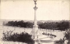 CPA Bordeaux Places Quincunxes Monument of the Of Gironde ones