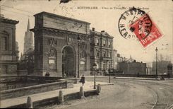 CPA Montpellier L'Arc de TRiomphe Eglise Ste Anne