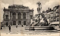 CPA Montpellier Le theatre et la fontaine des TRois Graces 