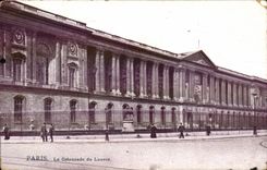 Paris CPA La colonnade du Louvre