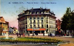 CPA Tarbes Places of Verdun Grand modern hotel