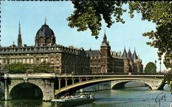 Paris CPM La Seine Conciergerie