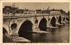 CPA Toulouse Le pont de pierre A gauche l'eglise de la DAurade