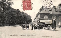 CPA Nevers Park and street Saint Gildard TOP (barouche)