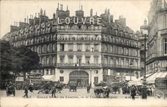 Paris CPA Large hotel of the Louvre Seen of the avenue of the Opera