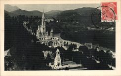 CPA Lourdes the basilica and the interallied monument seen of the strong castle