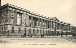 CPA Paris Musee du Louvre La colonnade