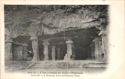 CPA Inde India Vue exterieure des grottes d'elephants a Madura elephant elephants
