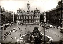 CPA Lyon CPA the place of the Composts the Bartholdi fountain and the town hall