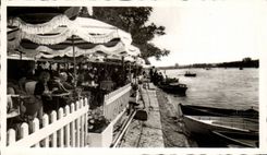 CPM Vichy Bords de l'Allier Chalet de canotage