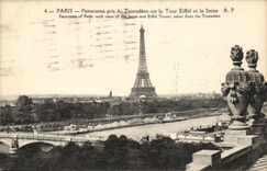 Paris CPA Panorama pris du Trocadero sur la Tour Eiffel et le Seine