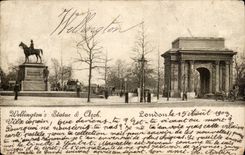 CPA London london WEllington' S Statue & church