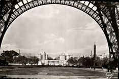 Paris CPA palate of Chaillot under the Eiffel tower