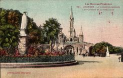 CPA Lourdes the virgin couronnee the esplanade and the basilica