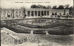 CPA Versailles Frontage of large Trianon on the gardens