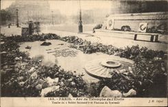 CPA Paris Fall from the unknown soldier under Arc de Triomphe