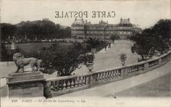 Paris CPA the garden of Luxembourg Lion