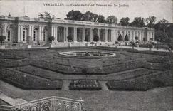 CPA Versailles Frontage of large Trianon on the gardens