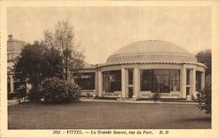 CPA Vittel the great source seen of the park