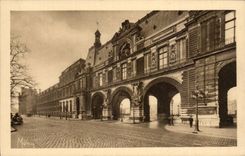 Paris CPA Les guichets du Louvre pres de la Seine
