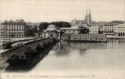 CPA Bayonne the bridge St Spirit the door of France and the cathedral