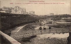 CPA Biarritz La passerelle du Basta Eglise Ste Eugenie et port des pecheurs