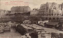 CPA Biarritz Le port des pecheurs Eglise Sainte Eugenie et Hotel d'Angleterre
