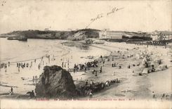 CPA Biarritz Le phare et la grande plage a l'heure du bain