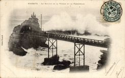 CPA Biarritz Le rocher de la vierge et la passerelle