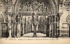 CPA Vezelay Basilica of the Madeleine the gate of Nartheix and the nave