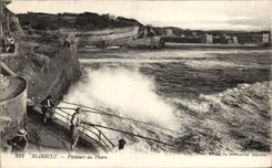 CPA Biarritz Pecheurs au phare Lighthouse