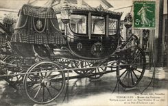 CPA Versailles Musee of the cars Conveys having been used to the Tsar Nicolas II in 1897 and for king d' Italie in 1903