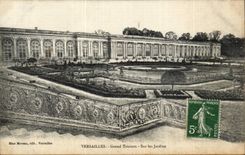 CPA Versailles Large Trianon On the gardens