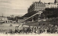 CPA Biarritz Vue sur le grand hotel et le tapis roulant