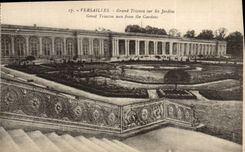 CPA Versailles Large Trianon on the gardens